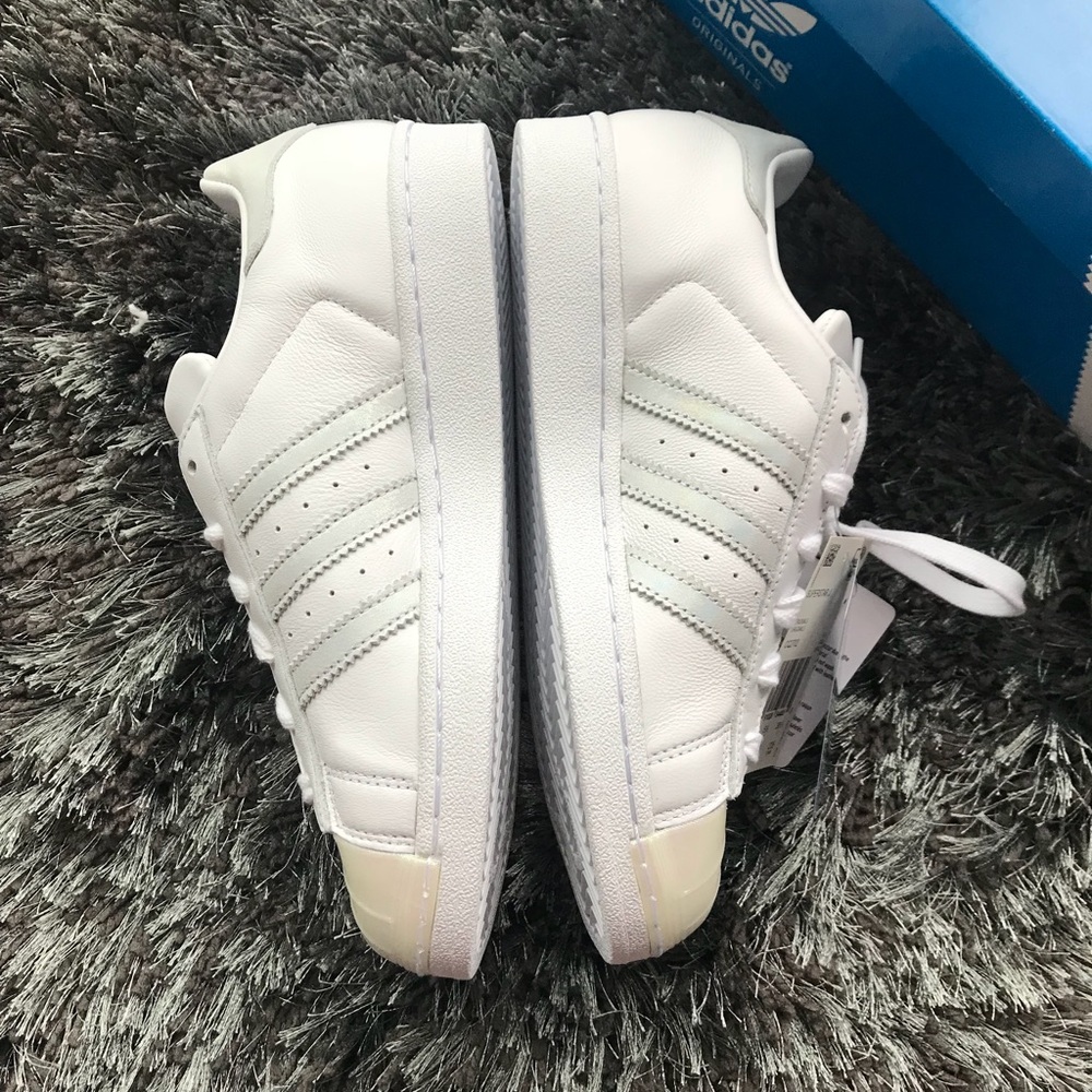 Adidas superstar sneakers sz 8 - Picture 5 of 5